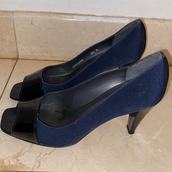 Stuart Weitzman navy ABBA heel - Picture 2 of 6